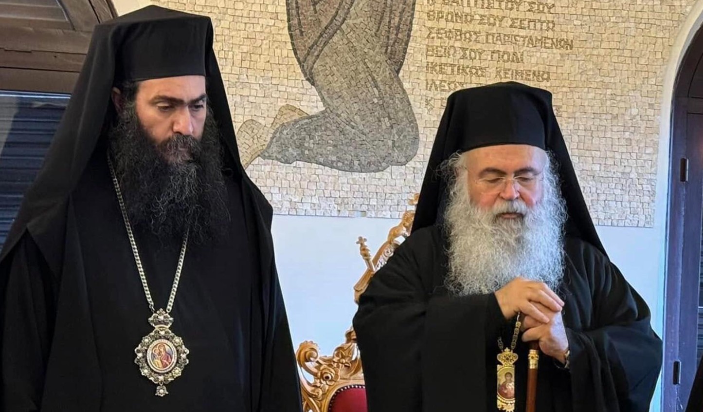 Επί ποδός η Αστυνομία στην Πάφο, υποστηρικτές του Τυχικού υποδέχονται τον Αρχιεπίσκοπο