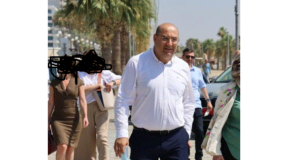 Επίσκεψη Δημάρχου Λάρνακας κ. Ανδρέα Βύρα και Μελών Δημοτικού Συμβουλίου στο προαύλιο του Ιερού Ναού Παναγίας Χρυσοπολιτίσσης στη Λάρνακα