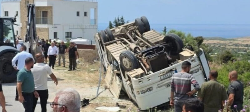 ανατροπή λεωφορείου κατεχόμενα
