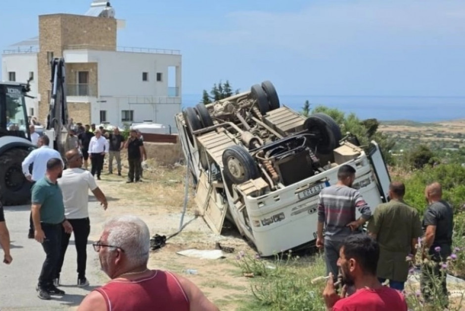 Κατεχόμενα: Δέκα μαθητές τραυματίστηκαν μετά από ανατροπή λεωφορείου (φώτος)