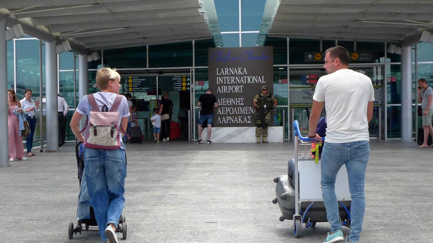 Συνεχίζονται οι ειδικές πτήσεις από το αεροδρόμιο Λάρνακας