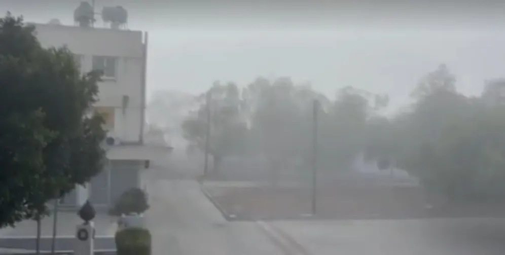 Πέπλο ομίχλης σκέπασε τη Λευκωσία   (βίντεο)