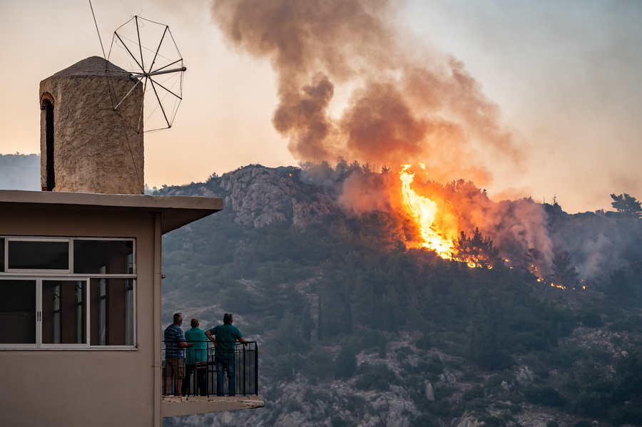 Φωτιά στη Χίο: Σύλληψη οικιακής βοηθού για εμπρησμό από αμέλεια