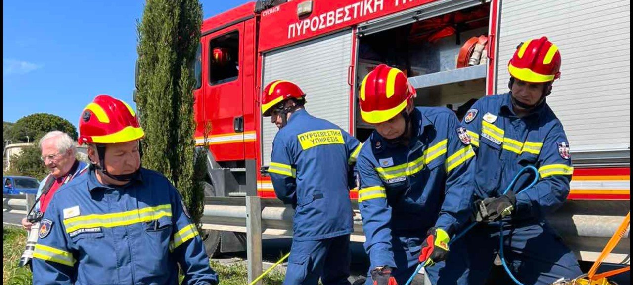 Ανατράπηκε πυροσβεστικό όχημα κατά τη διάρκεια εκπαίδευσης στο Αλεθρικό – Τραυματίστηκε ο εκπαιδευτής και δυο εκπαιδευόμενοι πυροσβέστες