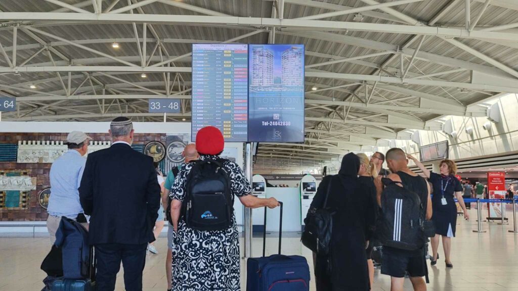 Πτήσεις επαναπατρισμού Ισραηλινών από αεροδρόμιο Λάρνακας – Καταφύγιο για υπηκόους ξένων κρατών το λιμάνι Λάρνακας