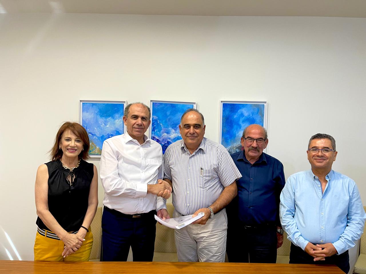 Έπεσαν οι υπογραφές για το συμβόλαιο για την Επανακατασκευή και Συντήρηση Δρόμων εντός των Δημοτικών Ορίων του Δήμου Αραδίππου