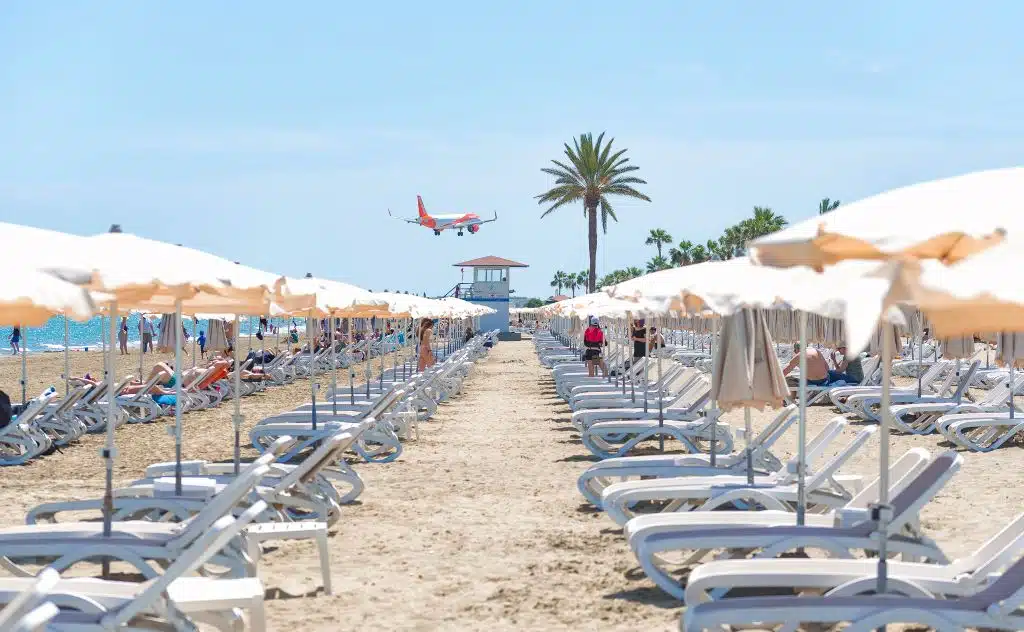 Κινητά και κάρτες γίνονται στόχος επίδοξων κλεφτών στα παραλιακά μέτωπα – Οι συστάσεις της Αστυνομίας προς τους λουόμενους