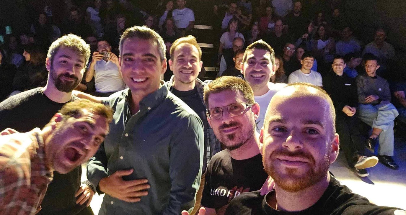 Οι Underdogs της κυπριακής stand‑up comedy σκηνής επιστρέφουν στη Λάρνακα