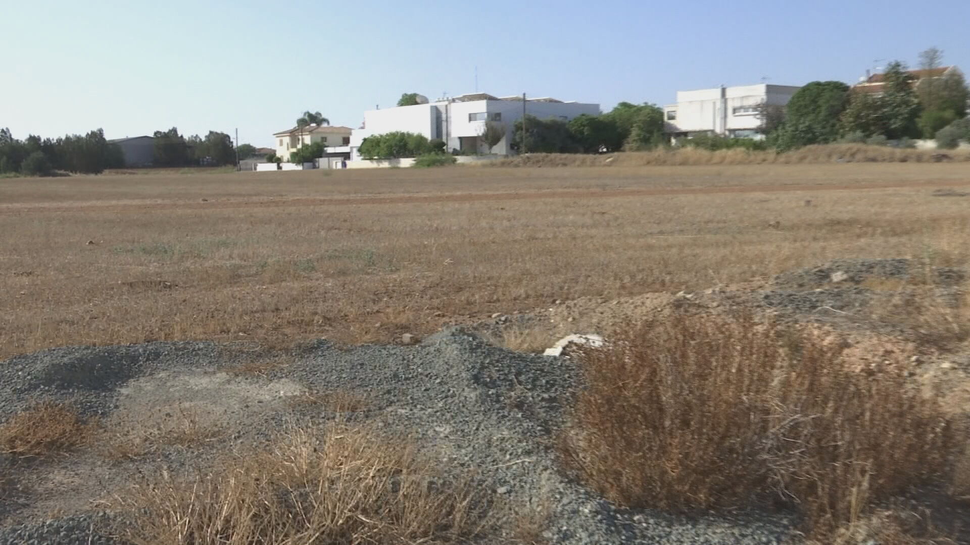 Πώς οικογένεια με τετραπληγικό παιδί έχασε τα πάντα λόγω του τεμαχίου γης που δεσμεύτηκε το 1996