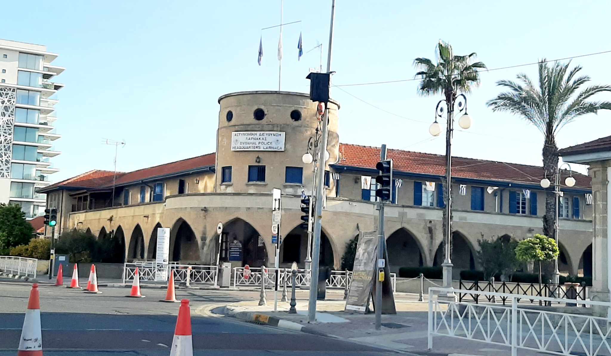 Σύλληψη 26χρονου στη Λάρνακα για υπόθεση κλοπής από αυτοκίνητο