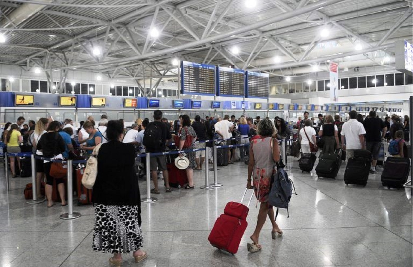 Σε 15 ξενοδοχεία της Πάφου επιβάτες πτήσεων που έχουν εκτραπεί