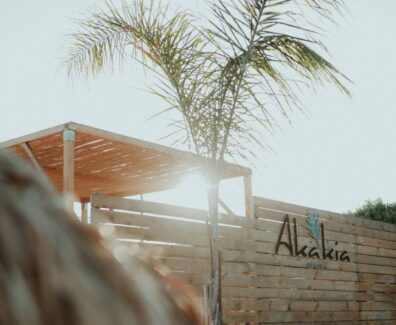 akakiabeachbar_1712567658_3341582176427029941_14014270954