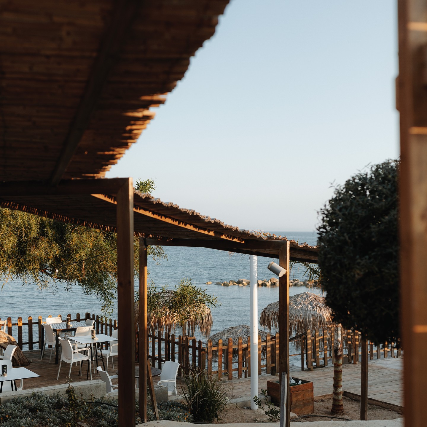 5 μοναδικά beach bars στη Λάρνακα για να χαλαρώσεις το Σαββατοκύριακο