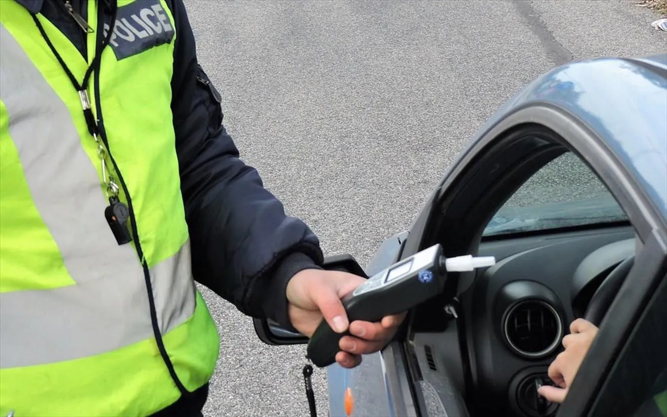 Με δεκαπλάσιο από το επιτρεπόμενο όριο αλκοόλης οδηγούσε 32χρονη