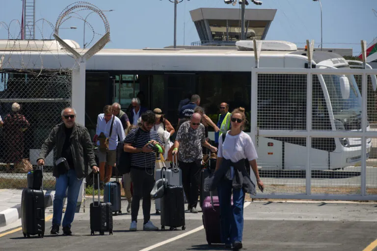 Συνολικά δεκαεπτά ειδικές πτήσεις σήμερα από Λάρνακα προς Ισραήλ και Ιορδανία