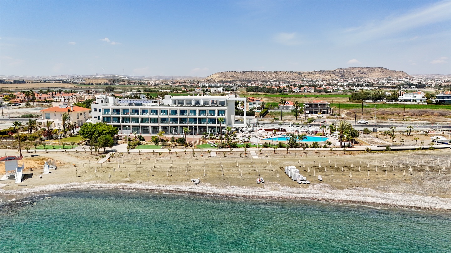 Μουσική Βραδιά στο Lebay Hotel: Ζωντανές μελωδίες δίπλα στην πισίνα