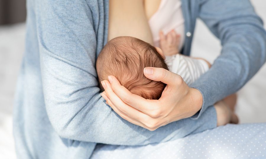 Ψηφίστηκε ο νόμος για δωμάτια θηλασμού σε εργασιακούς και δημόσιους χώρους – Πότε τίθεται σε εφαρμογή