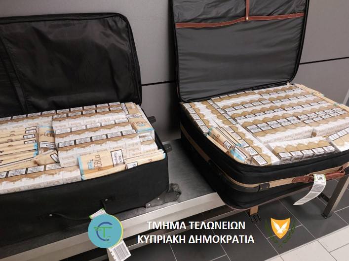Σύλληψη 2 προσώπων στο Αεροδρόμιο Λάρνακας με δεκάδες κούτες τσιγάρων και 23 κιλά καπνού (φώτο)