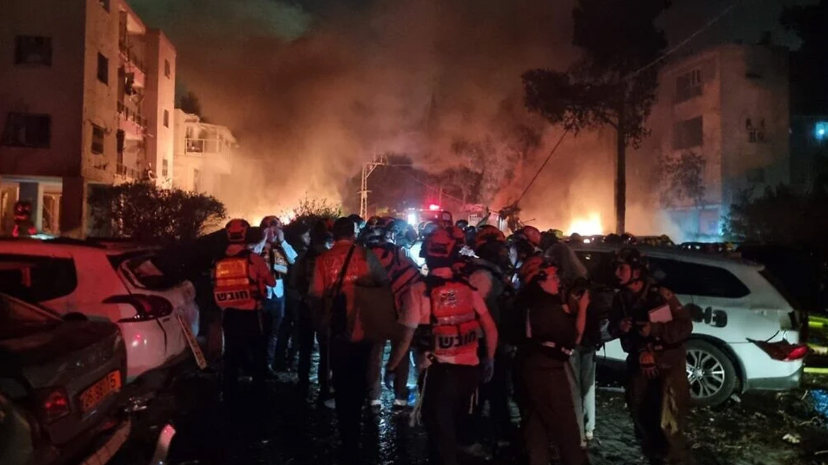 Ομοβροντία πυραύλων του Ιράν χτύπησε το Ισραήλ – Τον θάνατο του επικεφαλής των μυστικών υπηρεσιών του Ιράν ανακοίνωσε ο Νετανιάχου