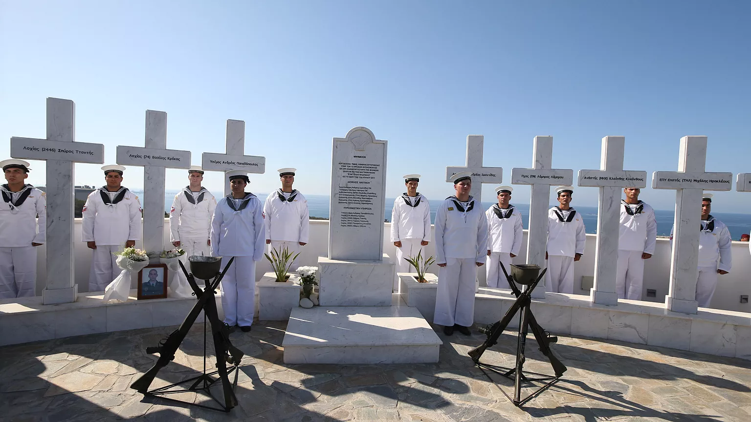 14 χρόνια από την τραγωδία στο Μαρί – Η Κύπρος τιμά τη μνήμη των 13 θυμάτων της έκρηξης