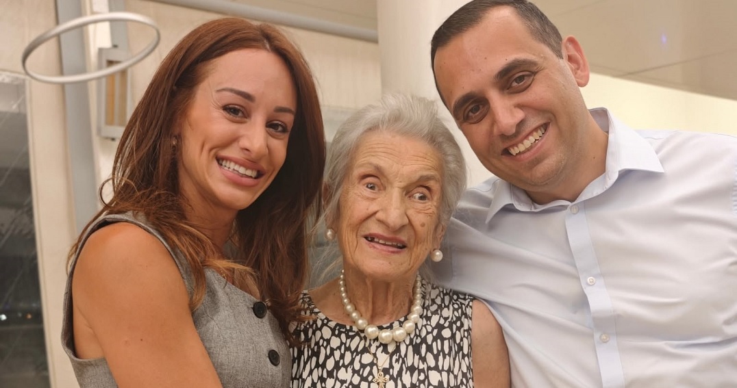 Αποστόλου: Πραγματικό πρότυπο η Δρ Αύρα Κναή – Την ευχαριστώ που είναι δίπλα μου