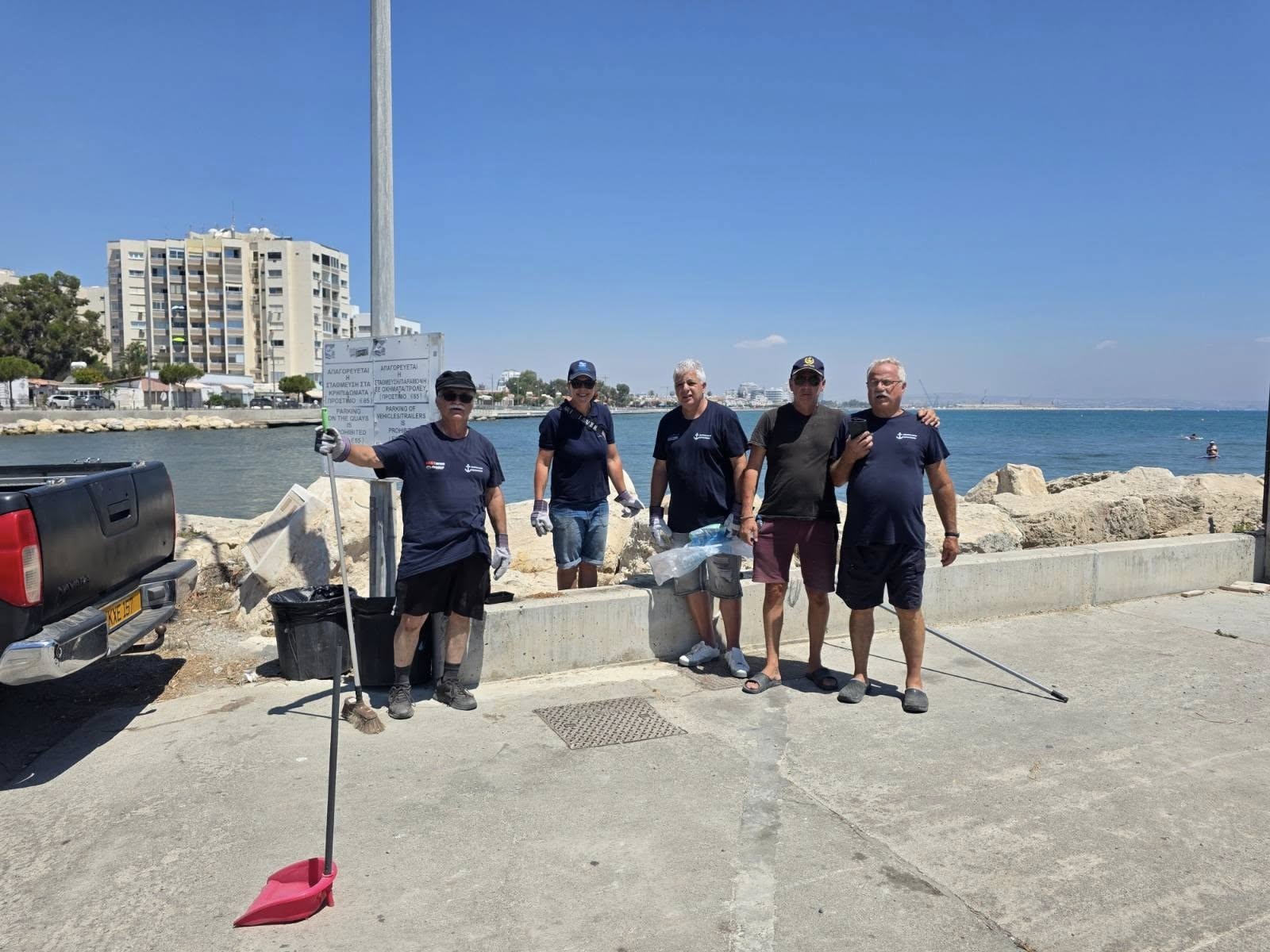Καθάρισαν το αλιευτικό καταφύγιο Λάρνακας και μπράβο τους… (pics)