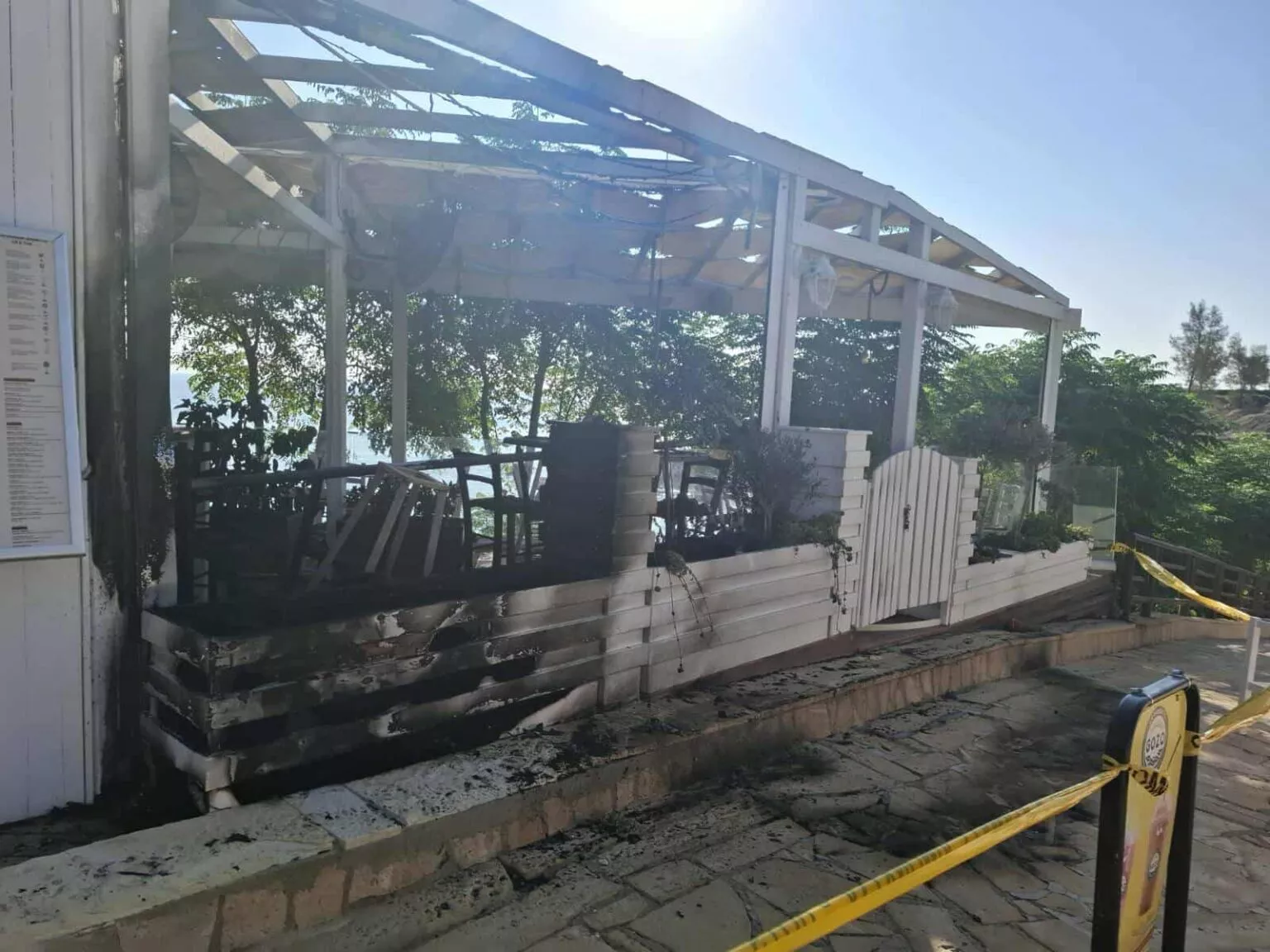 Γνωστό beach bar στο Παραλίμνι το υποστατικό που ξέσπασε η φωτιά τα ξημερώματα