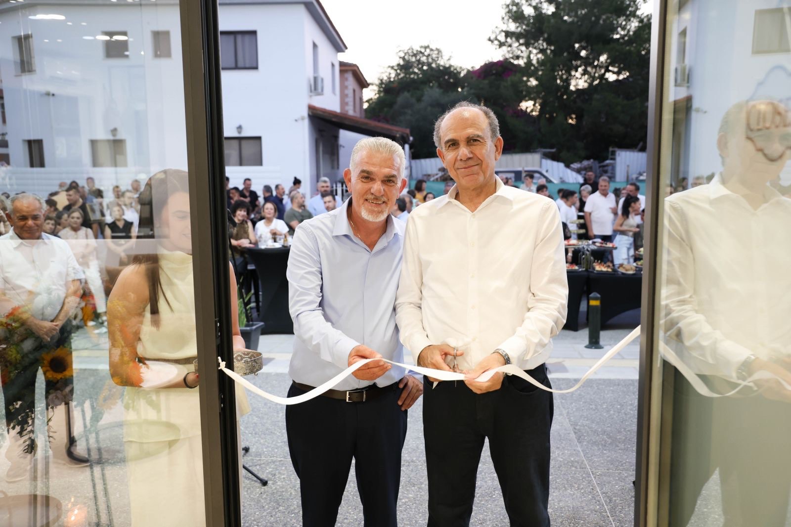 Τα εγκαίνια των νέων γραφείων της εταιρείας του Μιχάλη Ανδρέου στην Αραδίππου (pics)