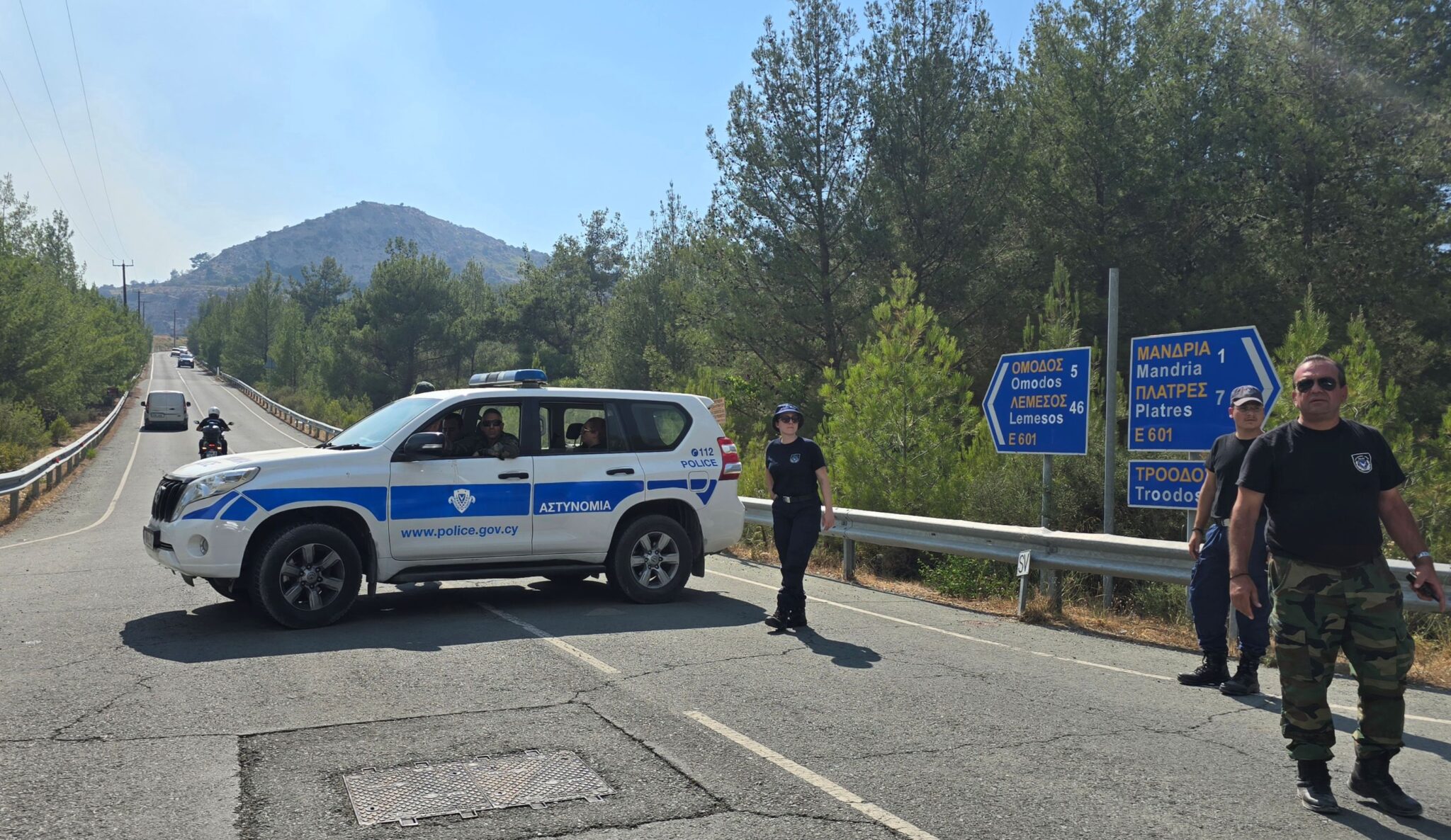«Χτενίζουν» την ορεινή Λεμεσό: Χειροπέδες σε τέσσερις υπόπτους για όπλα, ναρκωτικά και διαρρηκτικά εργαλεία