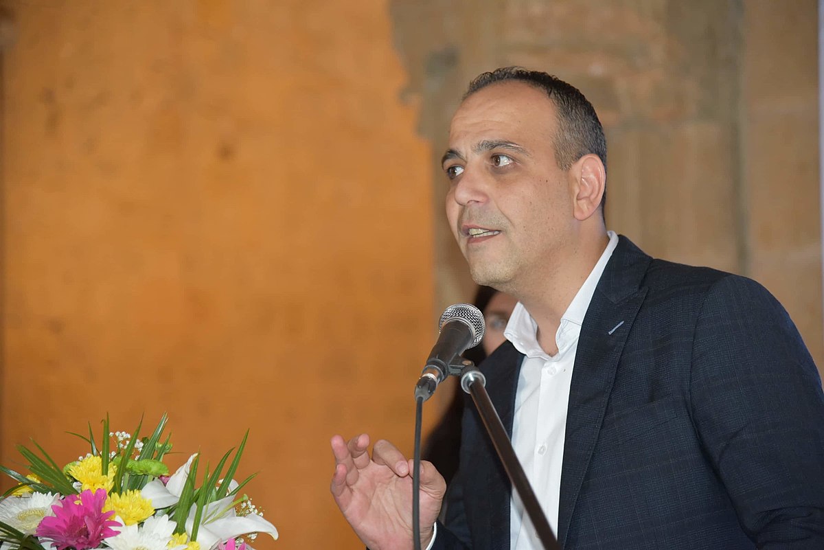 Έτοιμος να συμβάλλει στο θέμα των οδοφραγμάτων δηλώνει ο Χαρμαντζί