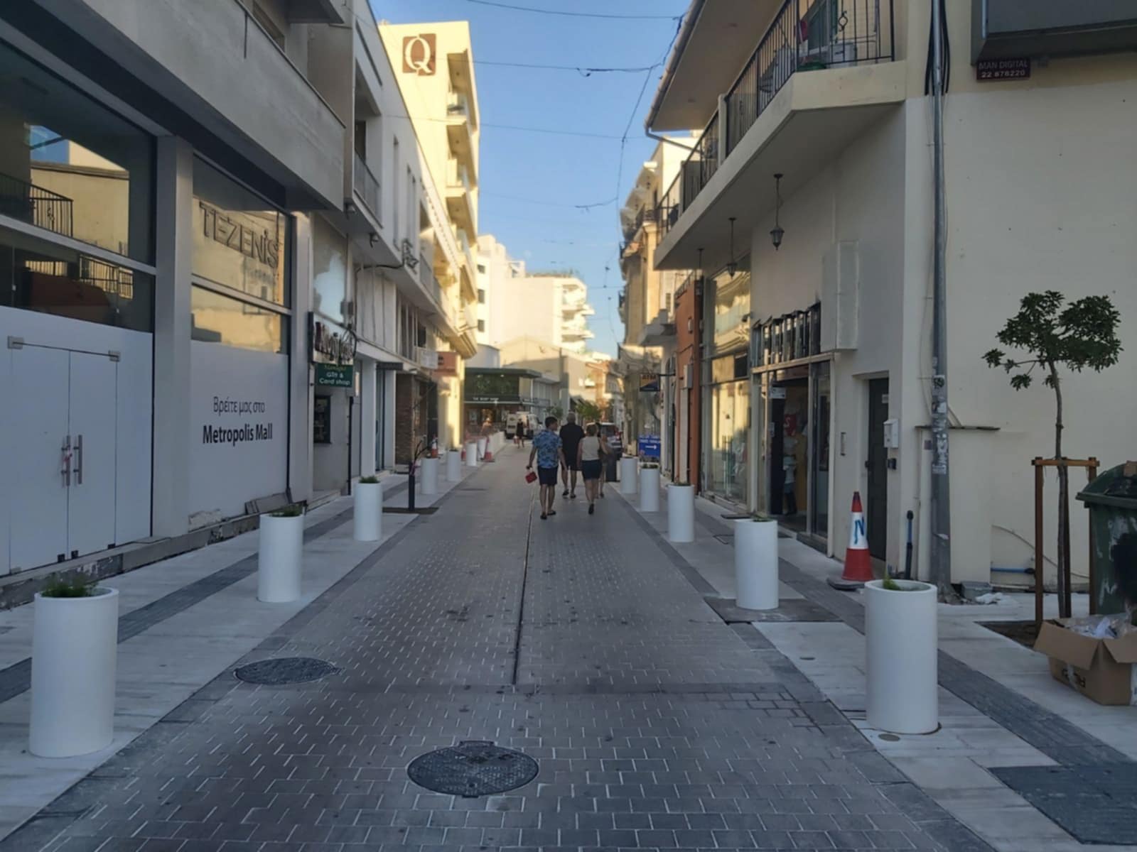 Σχεδόν έτοιμη η Ερμού από την ομώνυμη πλατεία μέχρι το πολυώροφο πάρκινγκ – Ξεκίνησαν τα πρώτα έργα στη Ζήνωνος Κιτιέως