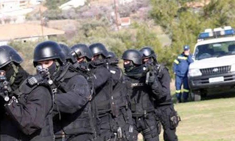 Παρά τις φωνές πέρασε ο νόμος για διαδηλώσεις και κουκούλα, τι αλλάζει