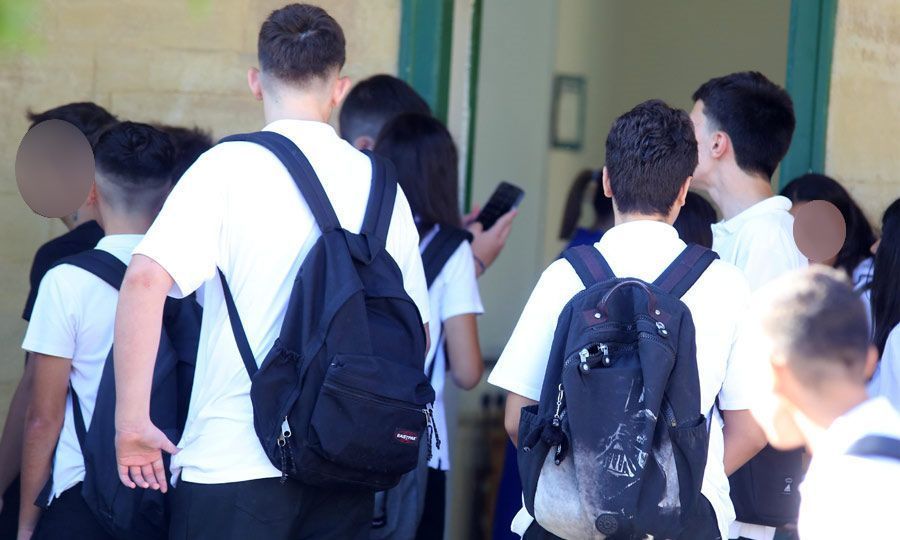 Προβλήματα στις εγγραφές μαθητών – Χωρίς επαρκή στοιχεία παιδιά μεταναστών