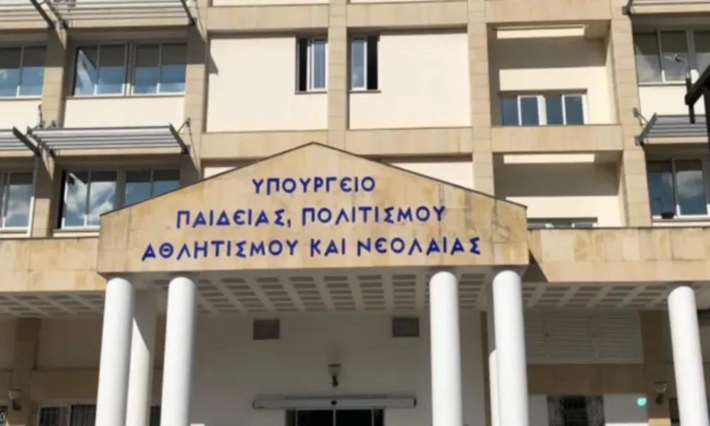 Διαμαρτύρονται για καθυστέρηση στην καταβολή ανεργιακού-13ου μισθού εκπαιδευτικοί των KIE Διαμαρτύρονται για καθυστέρηση στην καταβολή ανεργιακού-13ου μισθού εκπαιδευτικοί των KIE