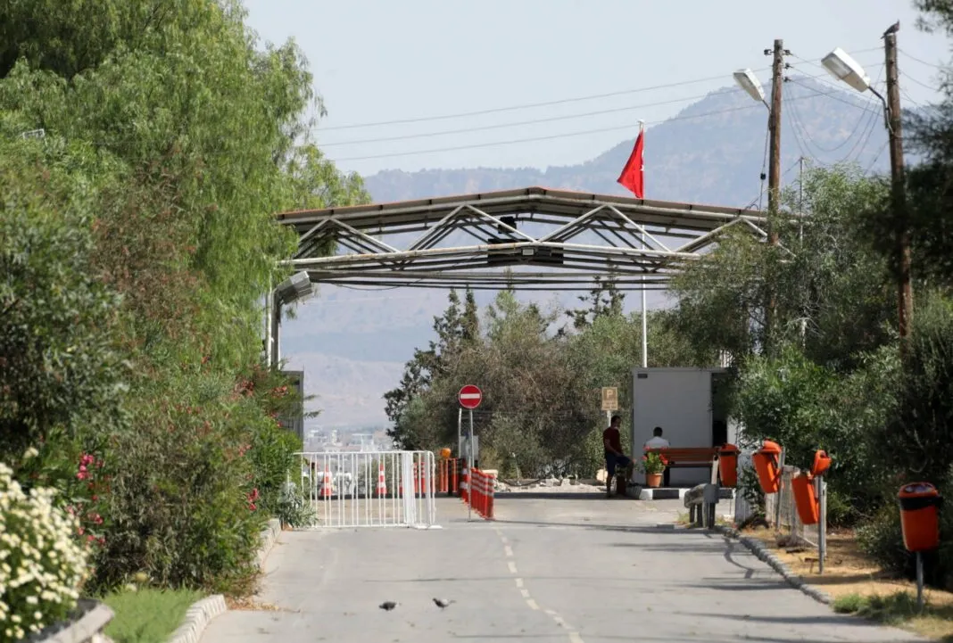 Τεχνικό πρόβλημα προκάλεσε κυκλοφοριακό χάος στο οδόφραγμα Αγίου Δομετίου το απόγευμα της Τετάρτης