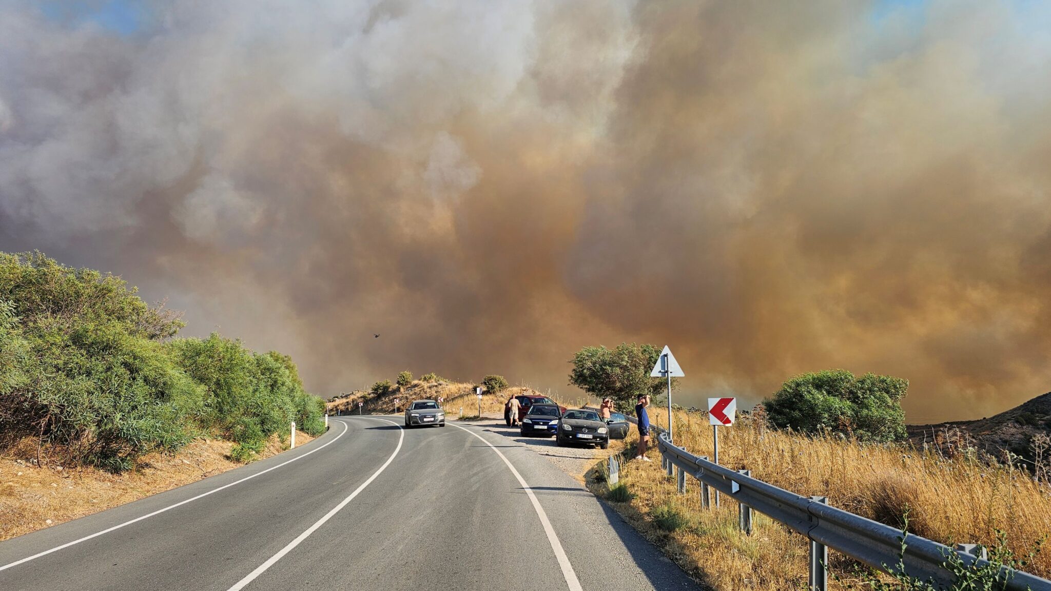 Έκταση 1,5 τετραγωνικών χιλιομέτρων κατέκαψε η φωτιά στην επαρχία Πάφου – Άρχισαν ρίψεις τα πτητικά μέσα