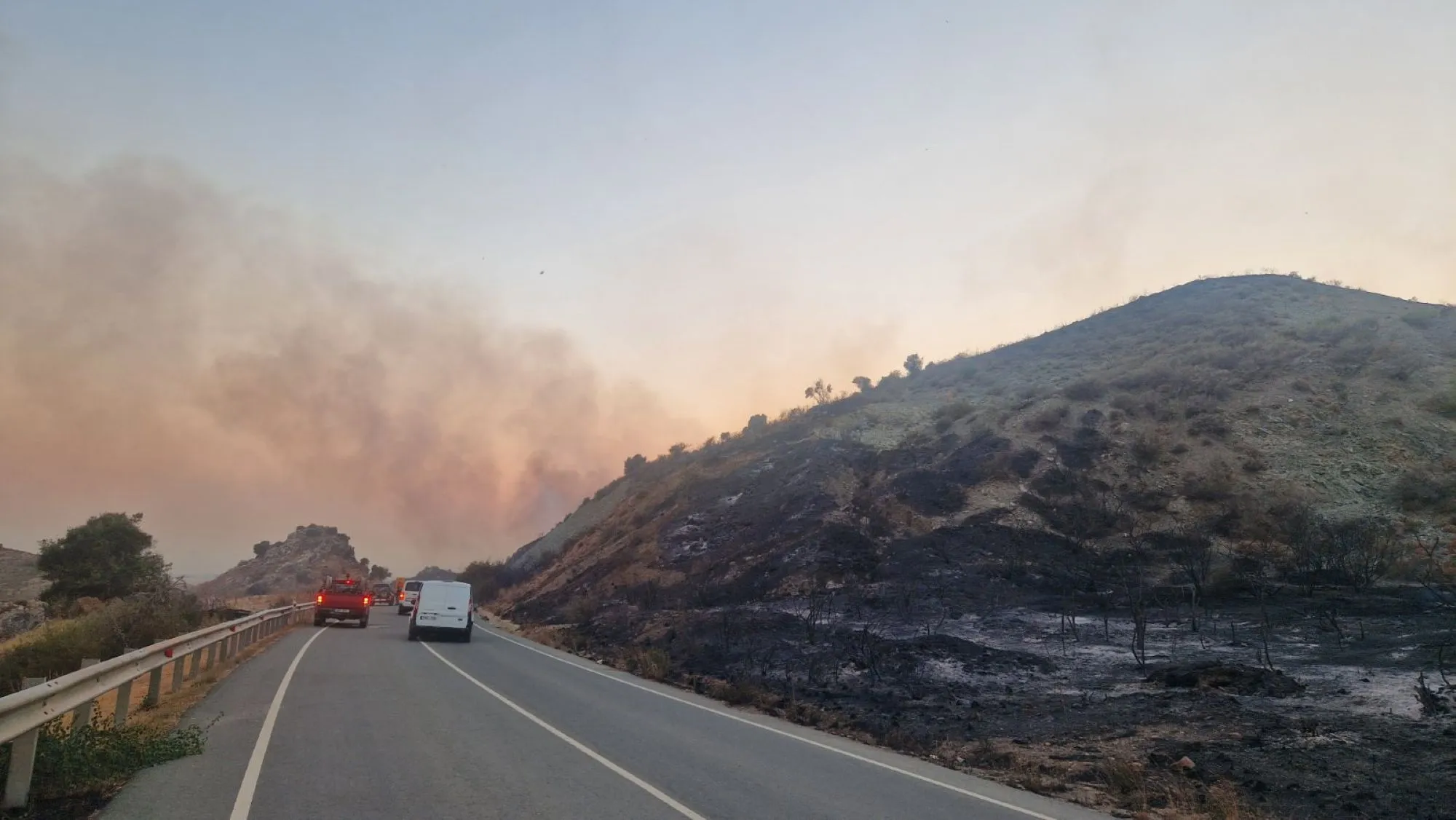 Υπό έλεγχο τέθηκε η φωτιά στην Αγία Βαρβάρα, για εγκληματική πράξη κάνουν λόγο οι πολίτες