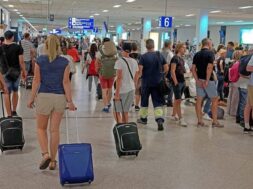 touristes-el-venizelos-arthro