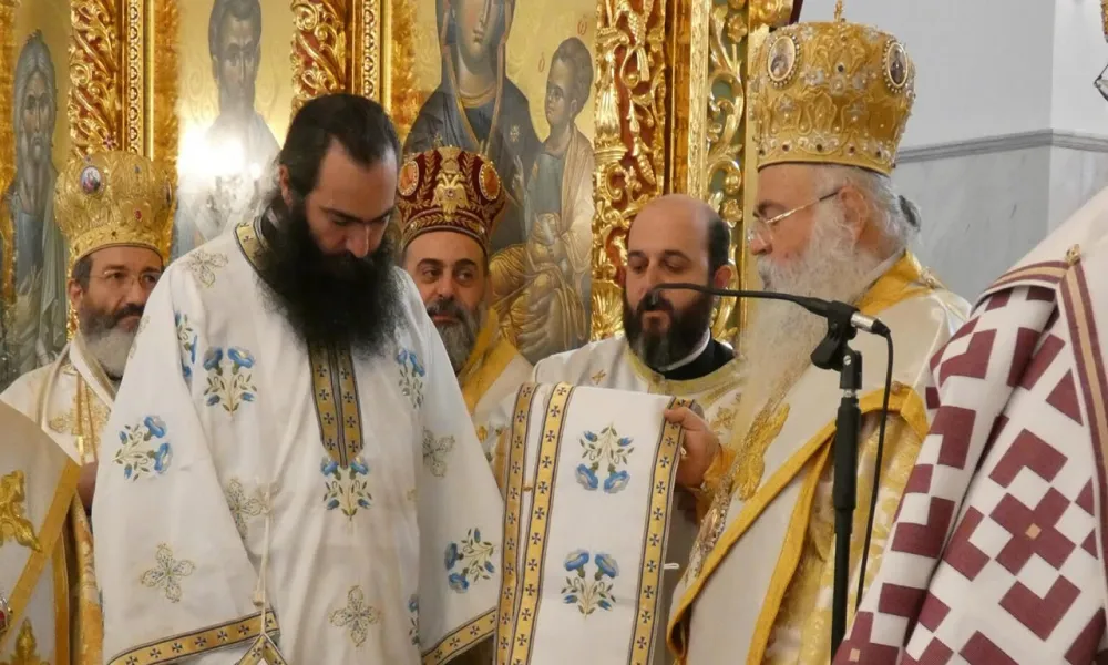 Κάλεσμα Τυχικού στον Αρχιεπίσκοπο να συλλειτουργήσουν στο μνημόσυνο της μητέρας του