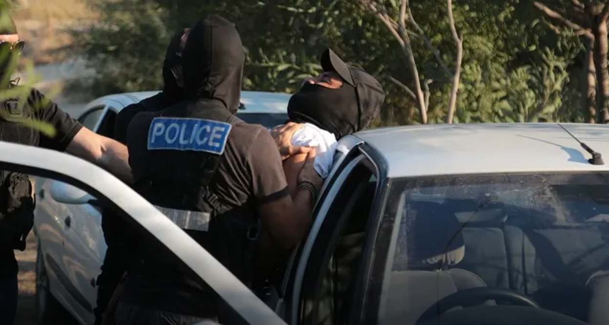«Ντου» της ΥΚΑΝ στην οικία 28χρονου στη Λάρνακα, εντοπίστηκαν ναρκωτικά – Εξαγριώθηκε και επιτέθηκε σε αστυνομ