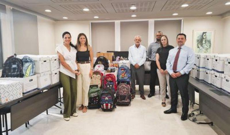 Στήριξη μαθητών με σχολικά είδη, μέρος της προσφοράς σε Ριζοκάρπασο, Κορμακίτη και πυρόπληκτους