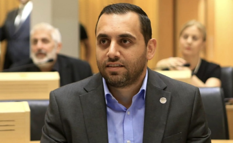 Αποστόλου: 395 δράσεις σε τέσσερα χρόνια – Μπορώ να σας βλέπω στα μάτια!