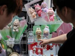 2025-06-13T102355Z_1325332762_RC2F1FA90AO7_RTRMADP_5_POPMART-CHINA-1024×683