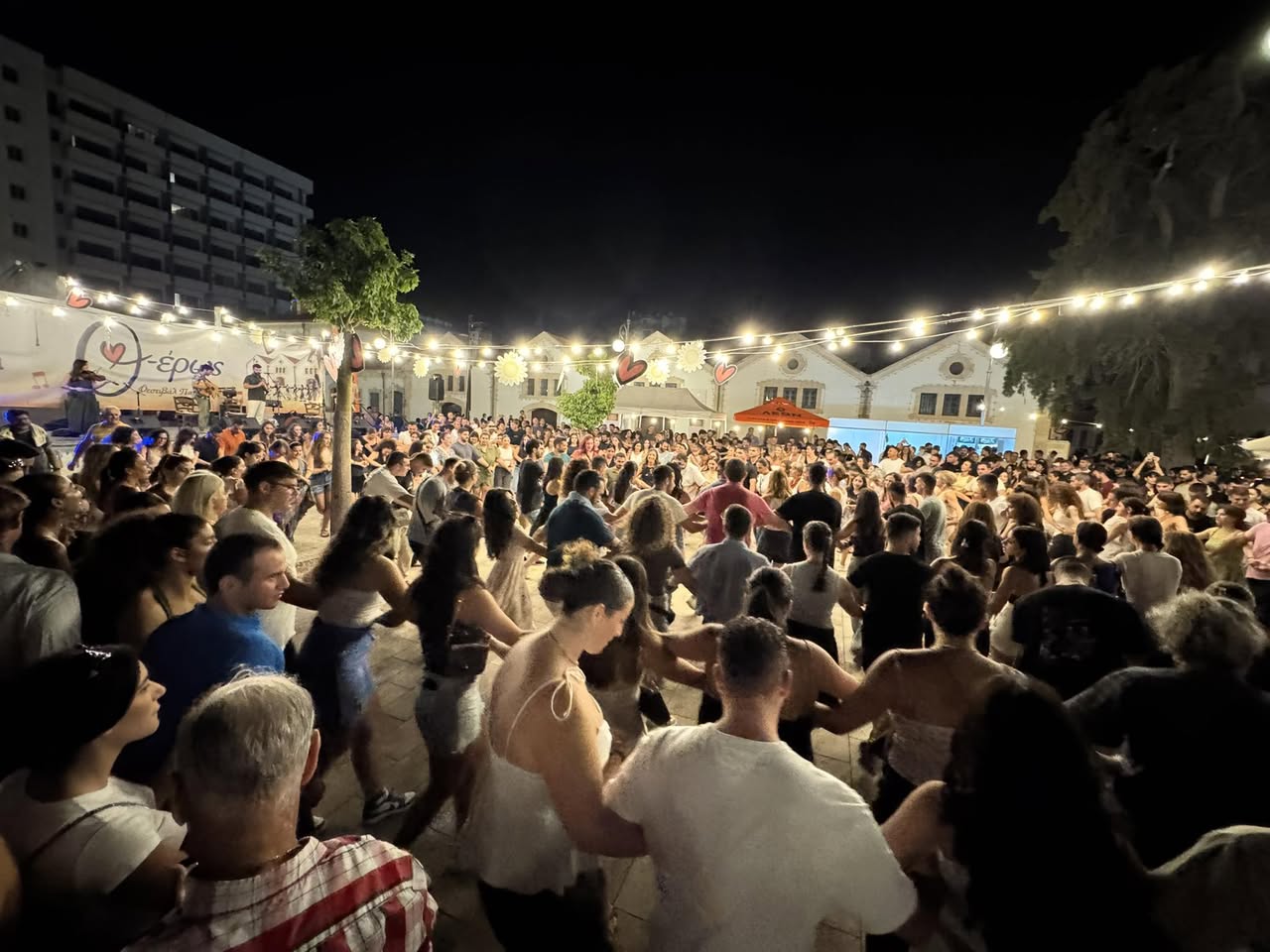 Μια βραδιά έρωτα, παράδοσης και… ζωντάνιας στο πρώτο Φεστιβάλ «Θ‑έρως» της Λάρνακας – Το ωραιότερο γλέντι