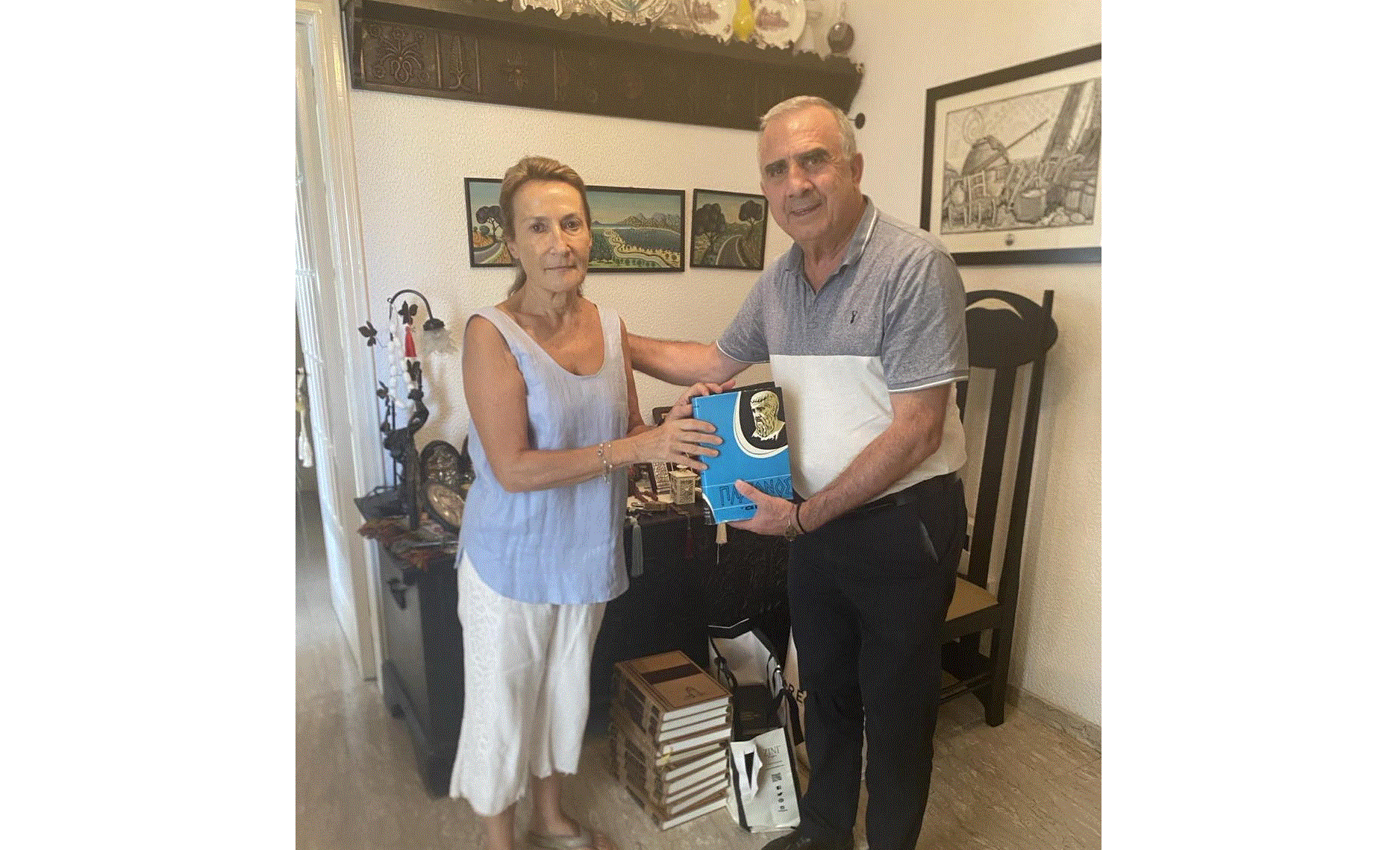 Προσφορά βιβλίων στην Δημοτική Βιβλιοθήκη Λιβαδιών από την κ. Ευτυχία Αβρααμίδου από την Λευκωσία
