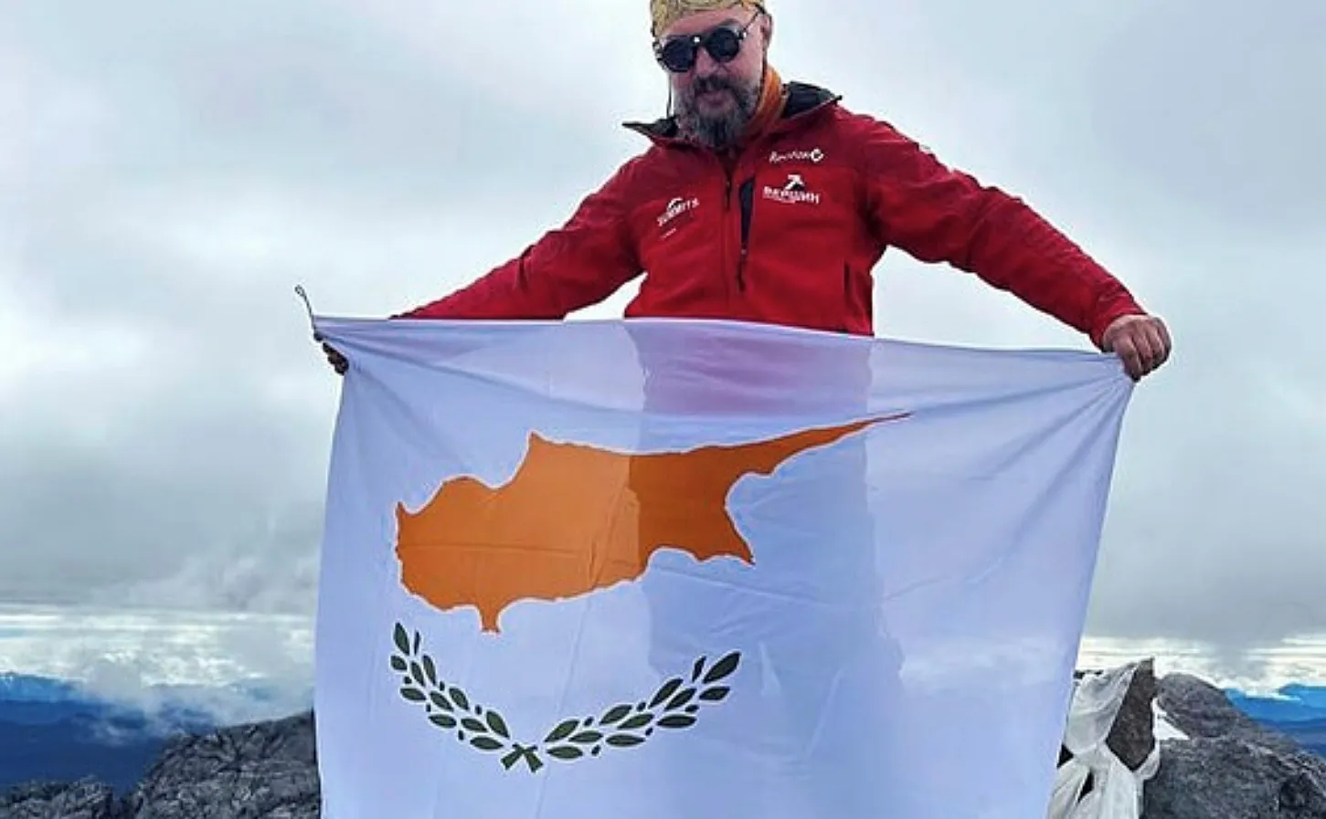 Η κυπριακή σημαία στην κορυφή ενός εκ των πιο απρόσιτων βουνών στον κόσμο (φώτο)