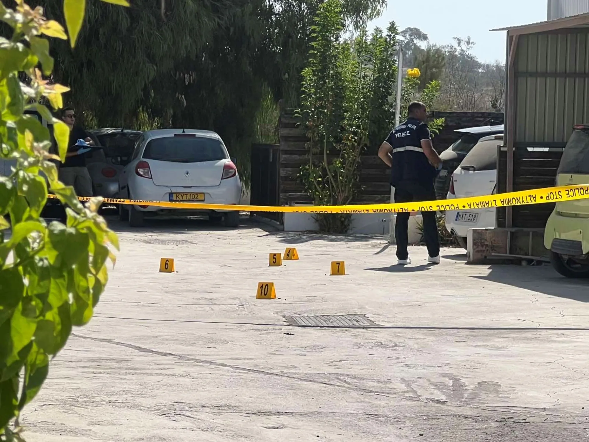 Με πυροβόλο όπλο «γάζωσαν» το όχημα της 25χρονης, γνωστός στις Αρχές ο συμβίος της