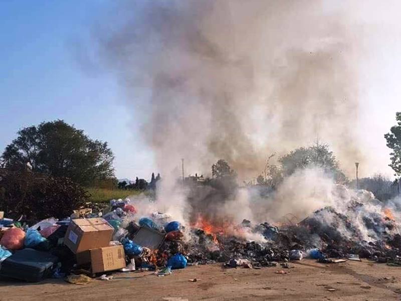 Νέα φωτιά κοντά σε σκυβαλλότοπο στην Κλαυδιά Νέα φωτιά κοντά σε σκυβαλλότοπο στην Κλαυδιά