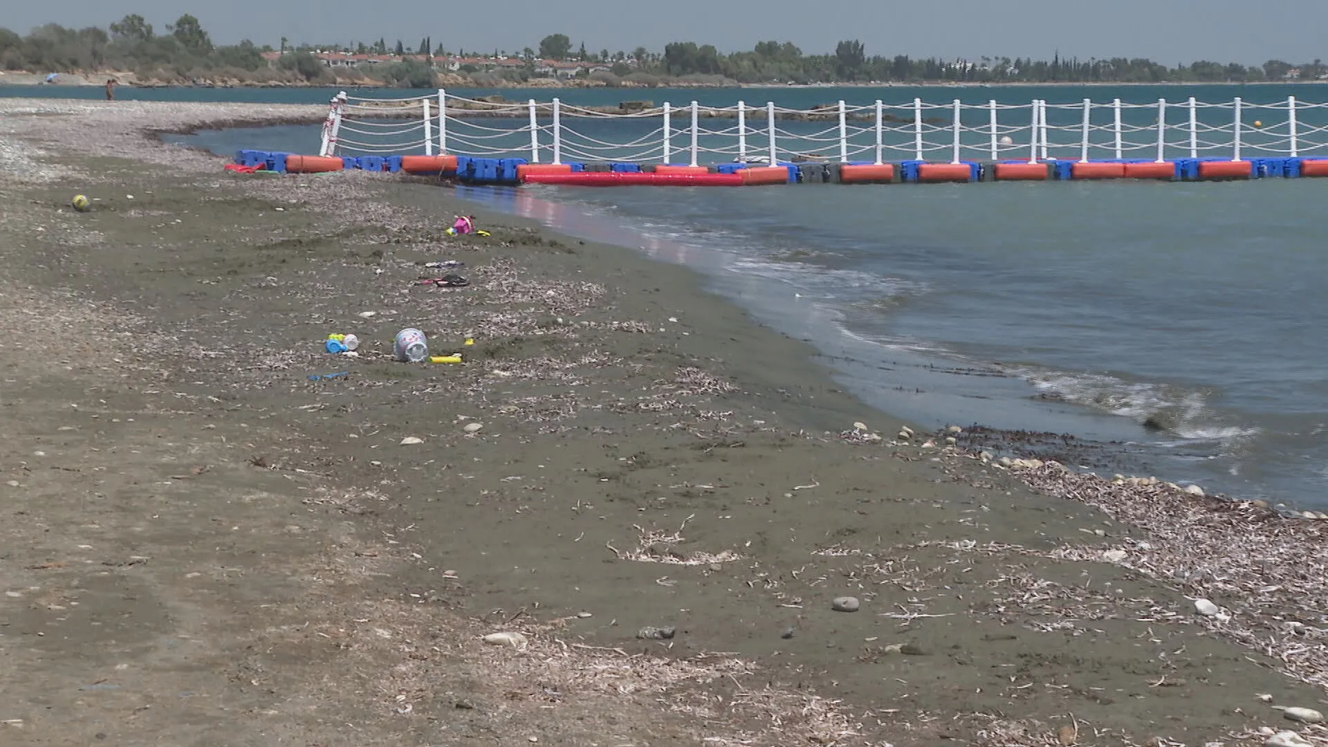 Έφυγαν τις πέτρες… ήρθε η διάβρωση στην παραλία του Φάρου  (φώτο)
