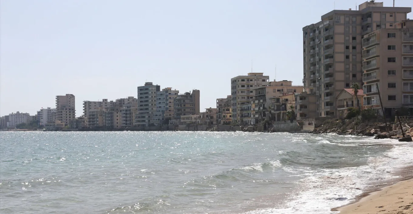 Αντικατοχική για Αμμόχωστο με παρατράγουδα και αμηχανία